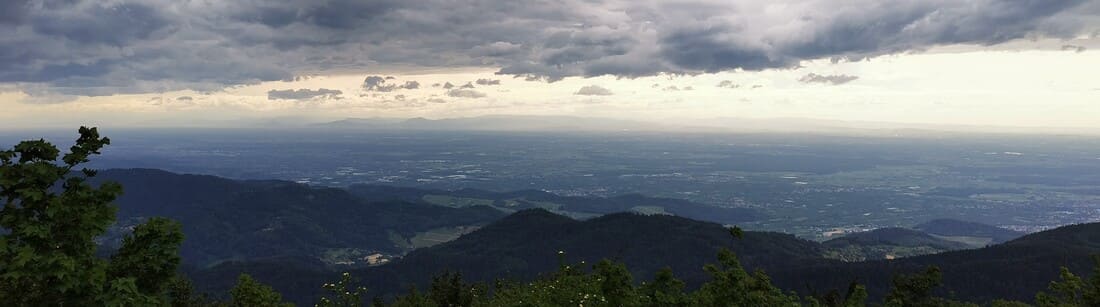 Schwarzwaldhochstraße der Ausblick von der schönen Hornisgrinde mit klarer Sicht.